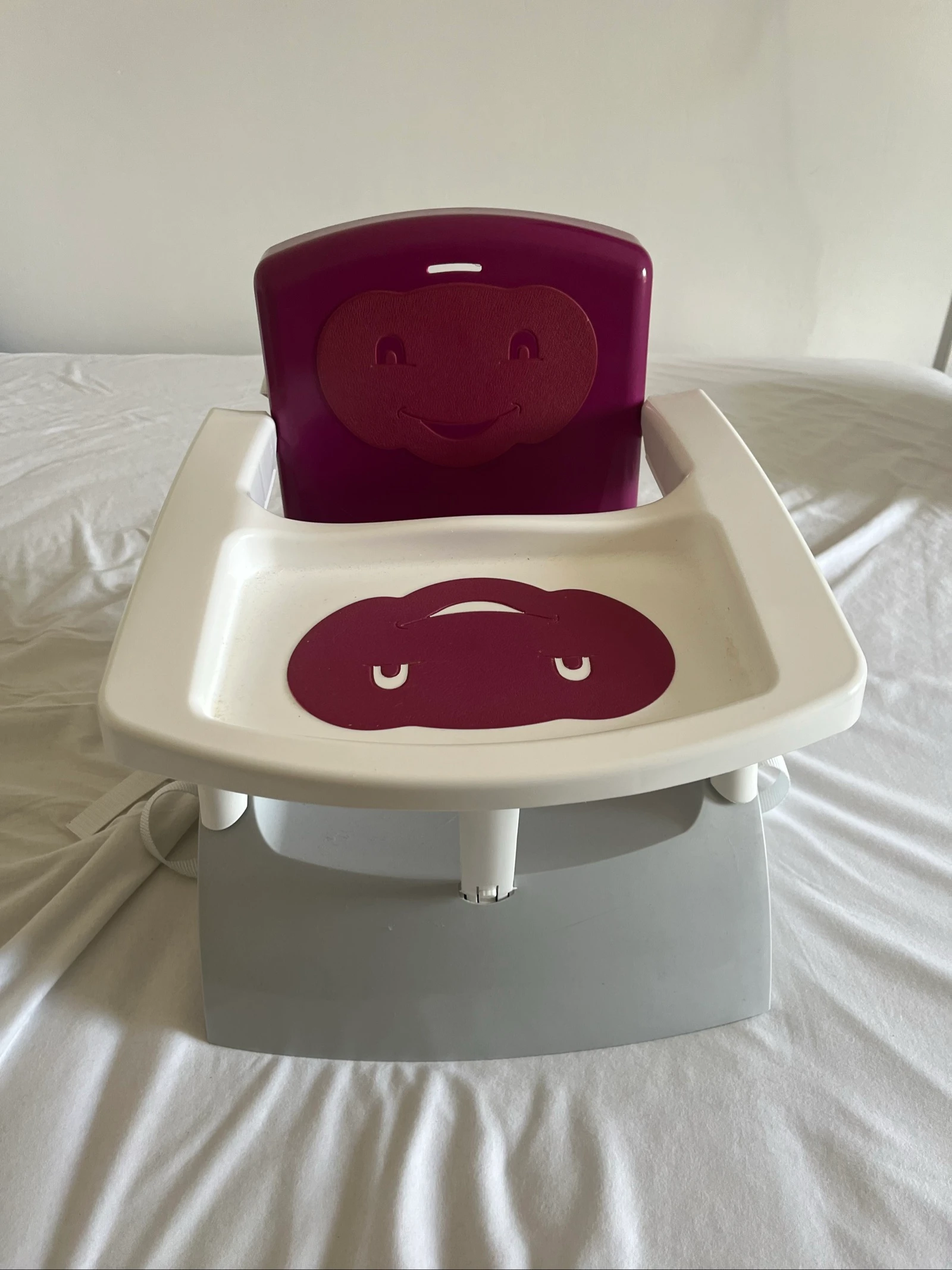- Réhausseur de chaise  - Violet/Blanc/Gris  - Thermobaby  - Bon état - Prix négociable